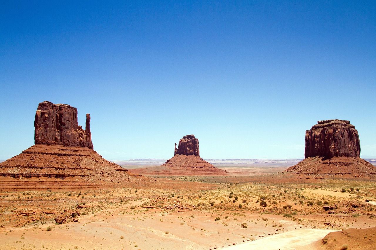 monument valley near moab hero